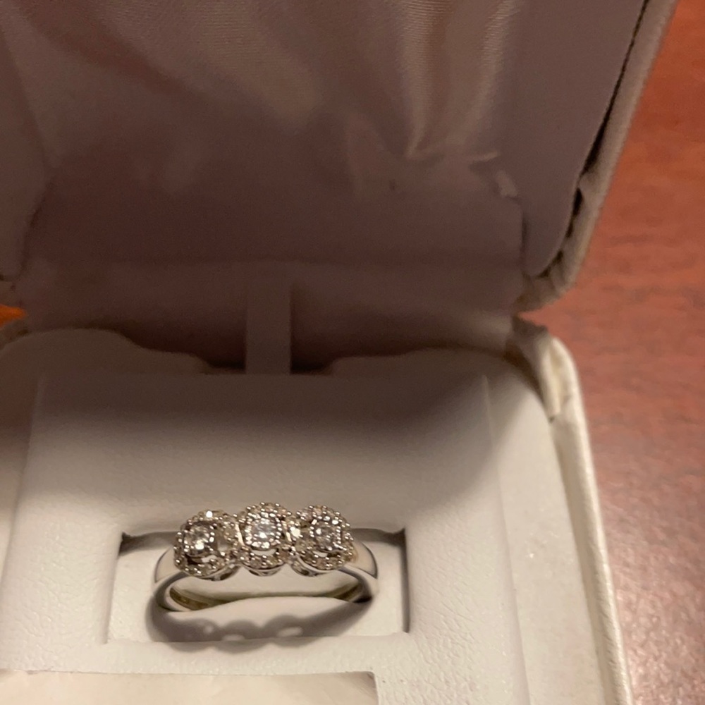 *Sale* Diamond and sterling silver ring, sz 7